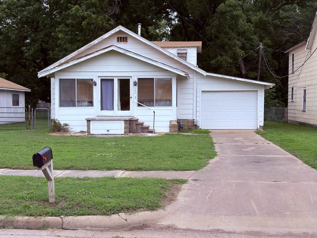 406 5th Ave - Photo 1