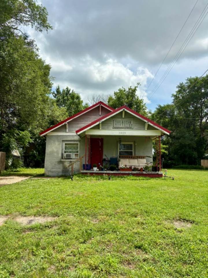 1009 Kansas Ave - Photo 1