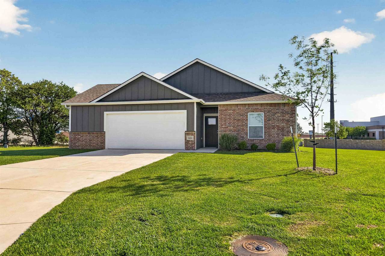 1604 Casey Cir - Photo 1