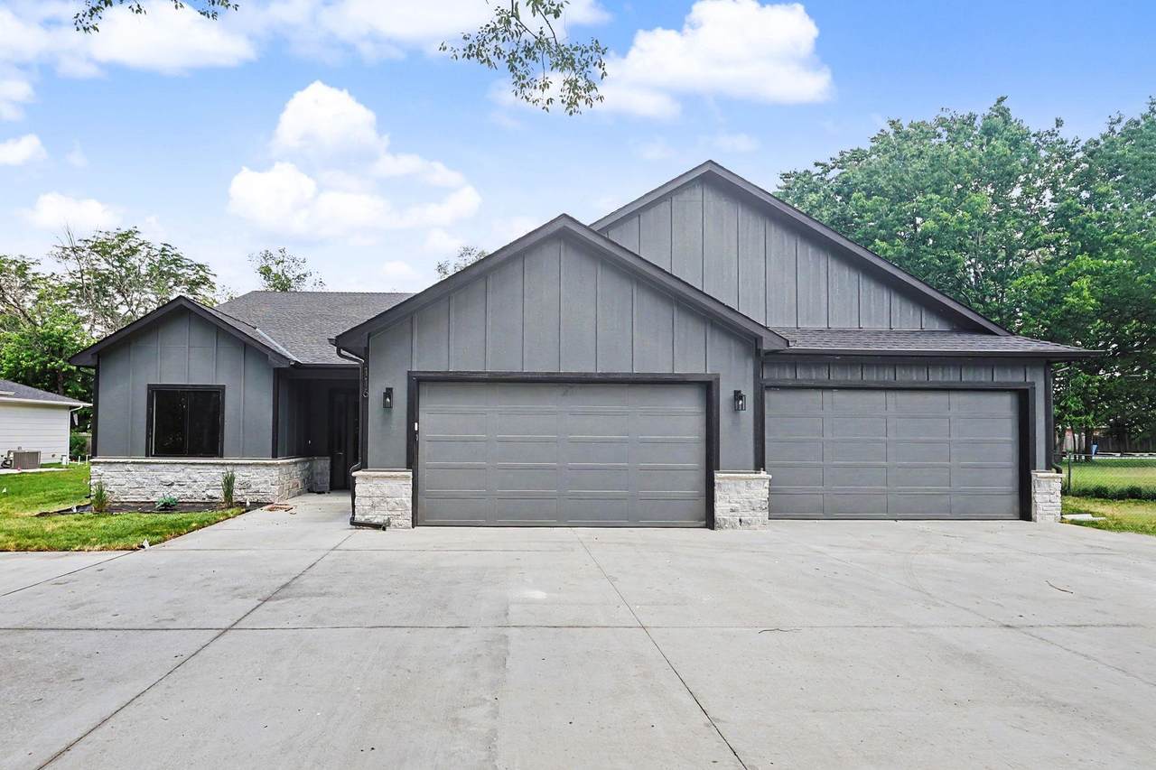 116 Byron - Photo 1