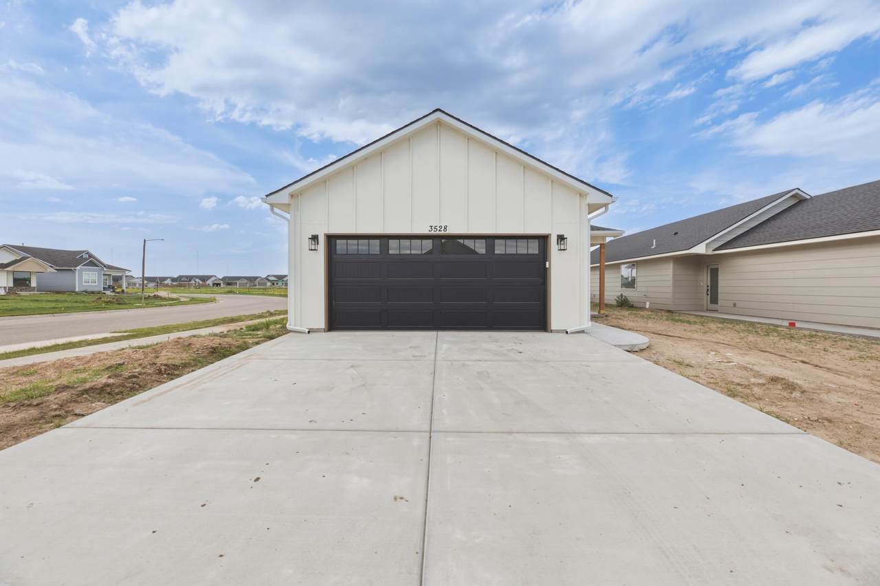 3528 Azalea St - Photo 1