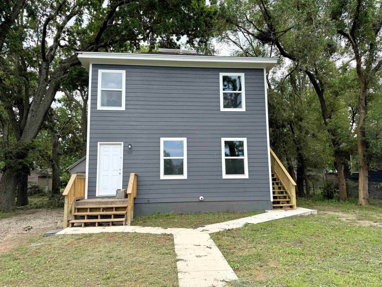 102 & 102 1/2 West Pl - Photo 1