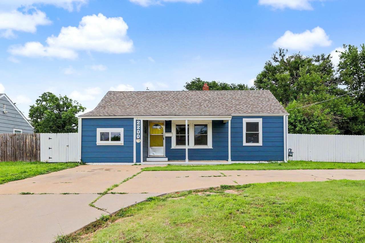 2200 Seneca - Photo 1