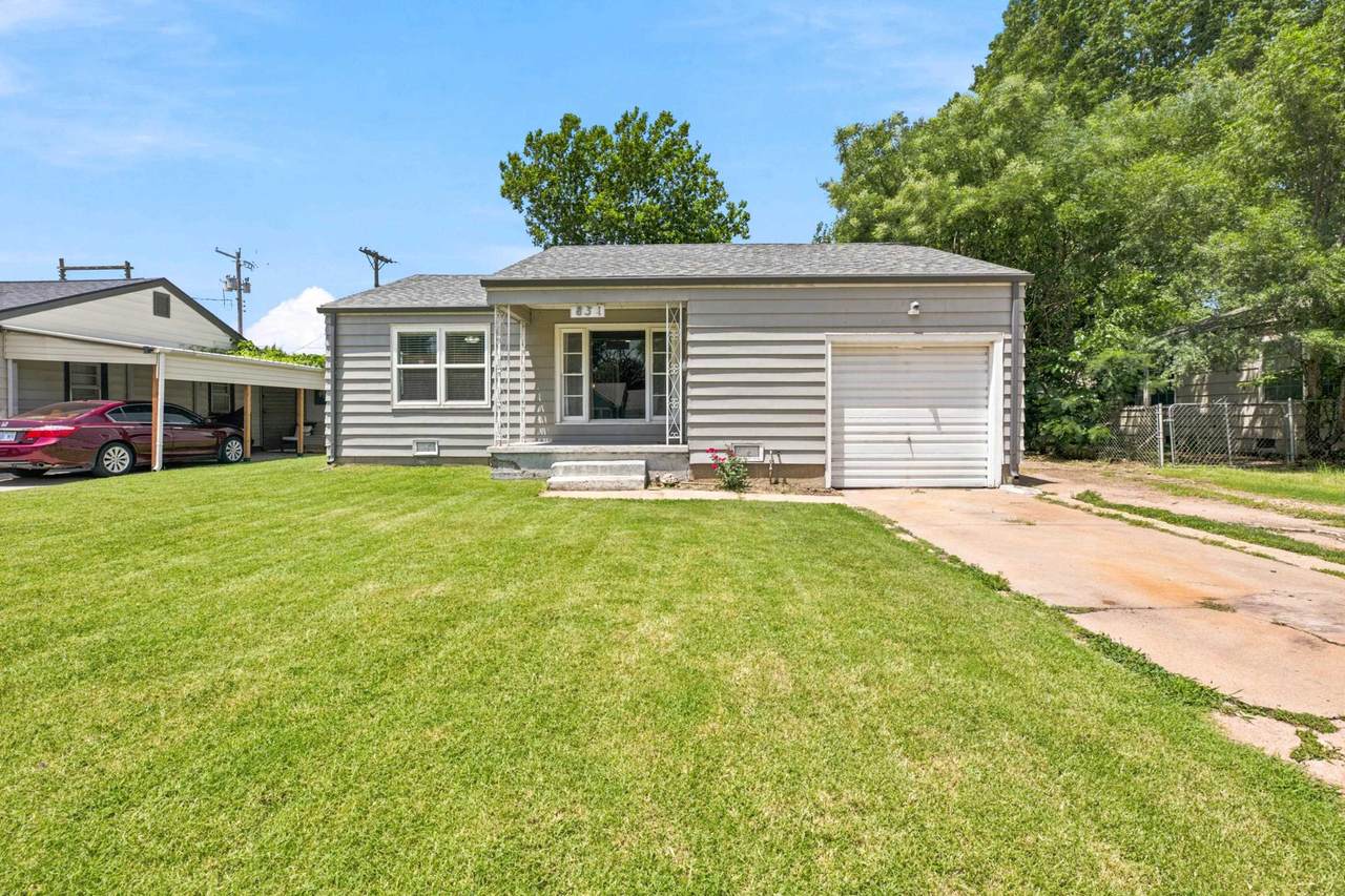 831 Christine Ave - Photo 1