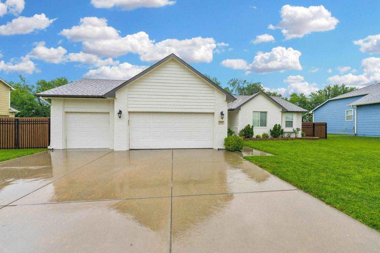 2202 Cranbrook - Photo 1
