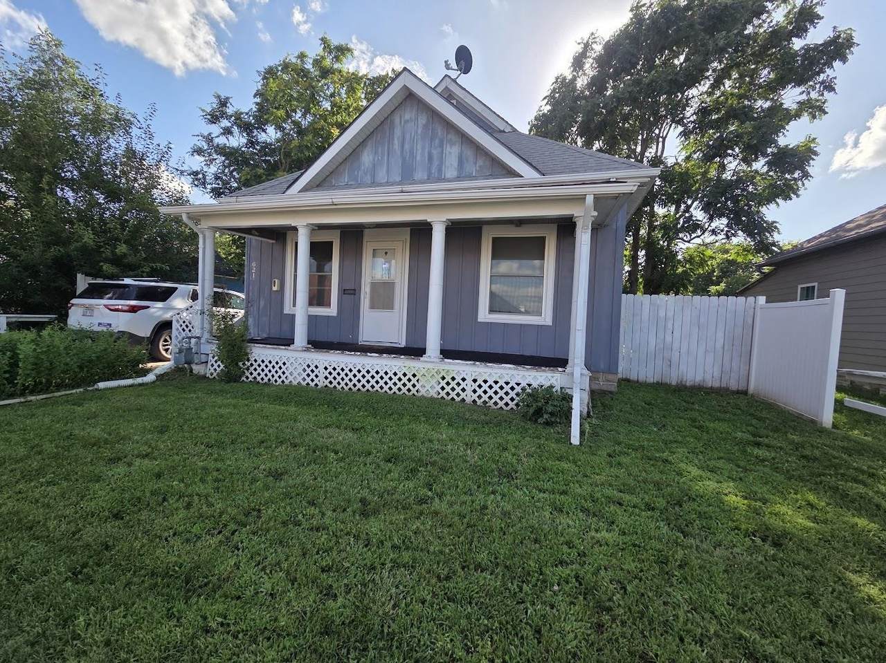 621 9th Street - Photo 1