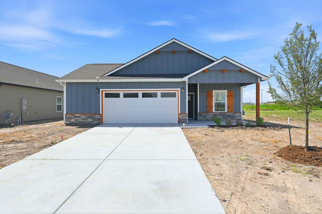1558 Emerald Valley Dr - Photo 1