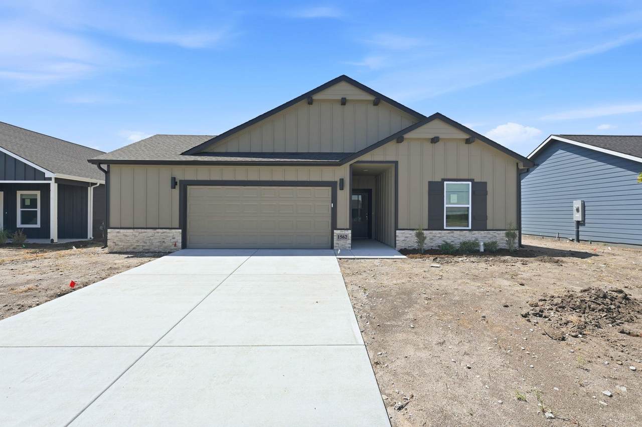 1562 Emerald Valley Dr - Photo 1