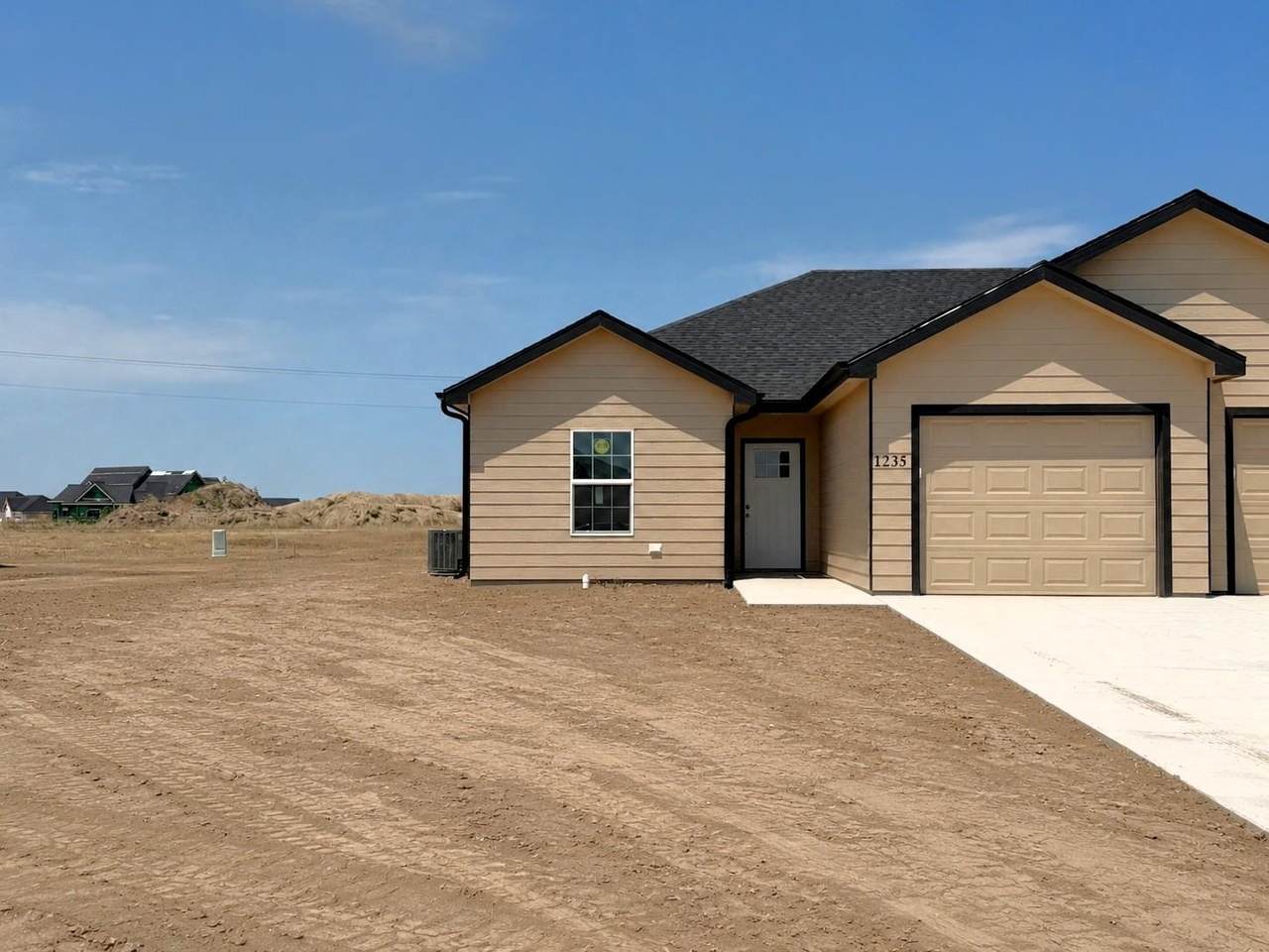 1235 Fountain Dr - Photo 1