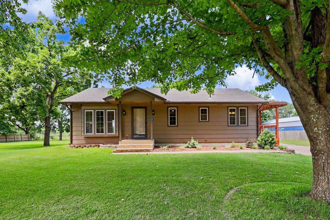 9809 Laura St - Photo 1