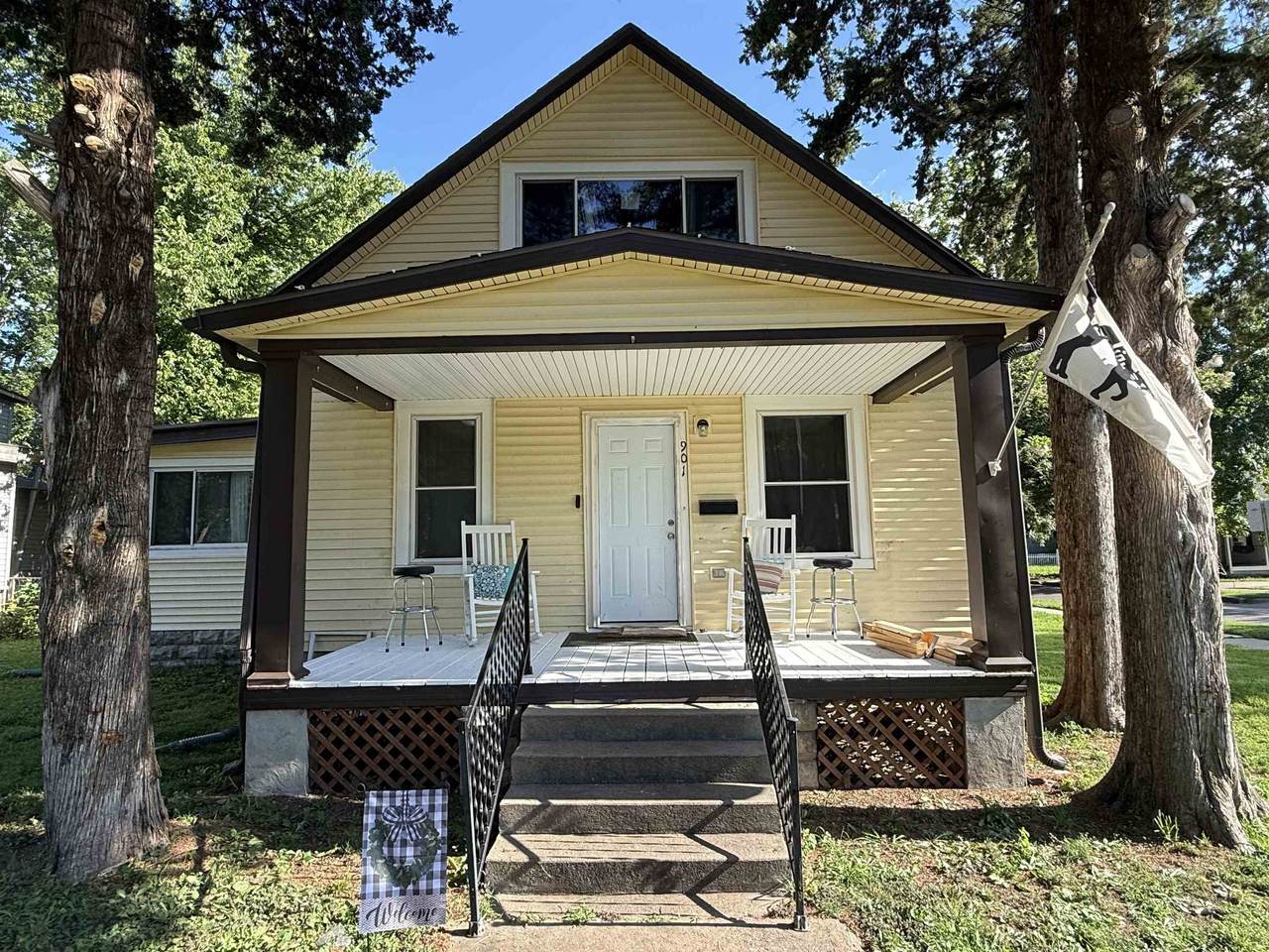 901 11th Ave - Photo 1