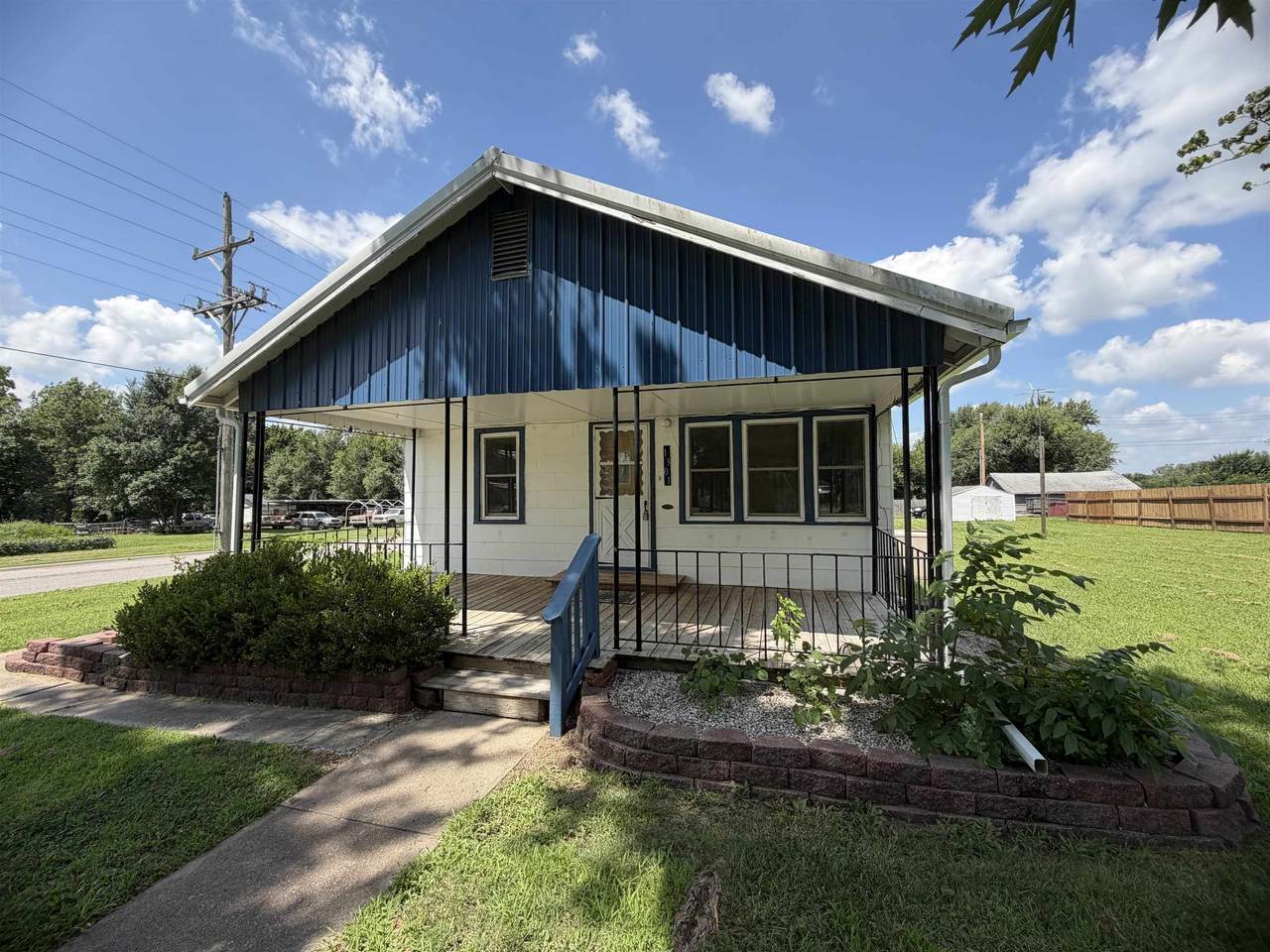 1301 Main St - Photo 1