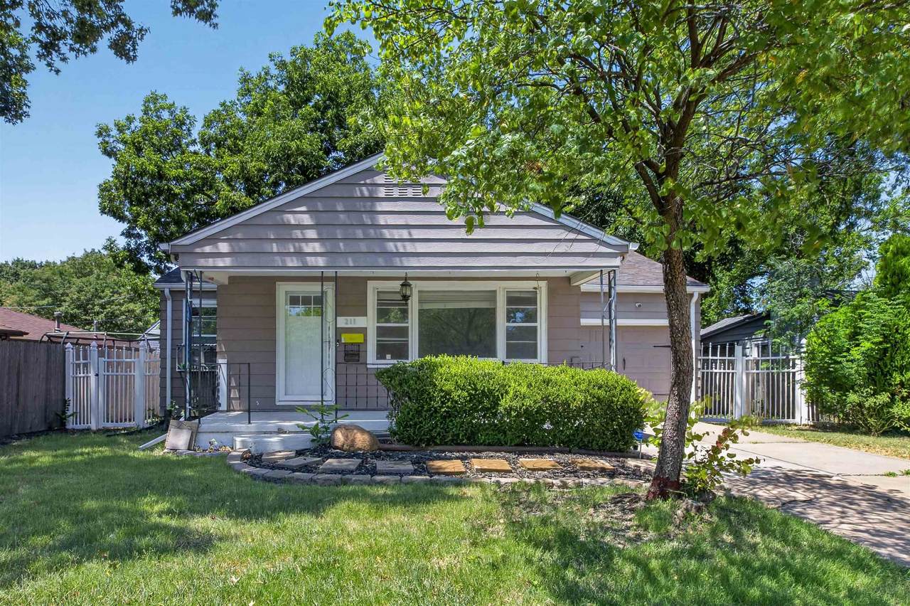 211 Brookside Pkwy - Photo 1