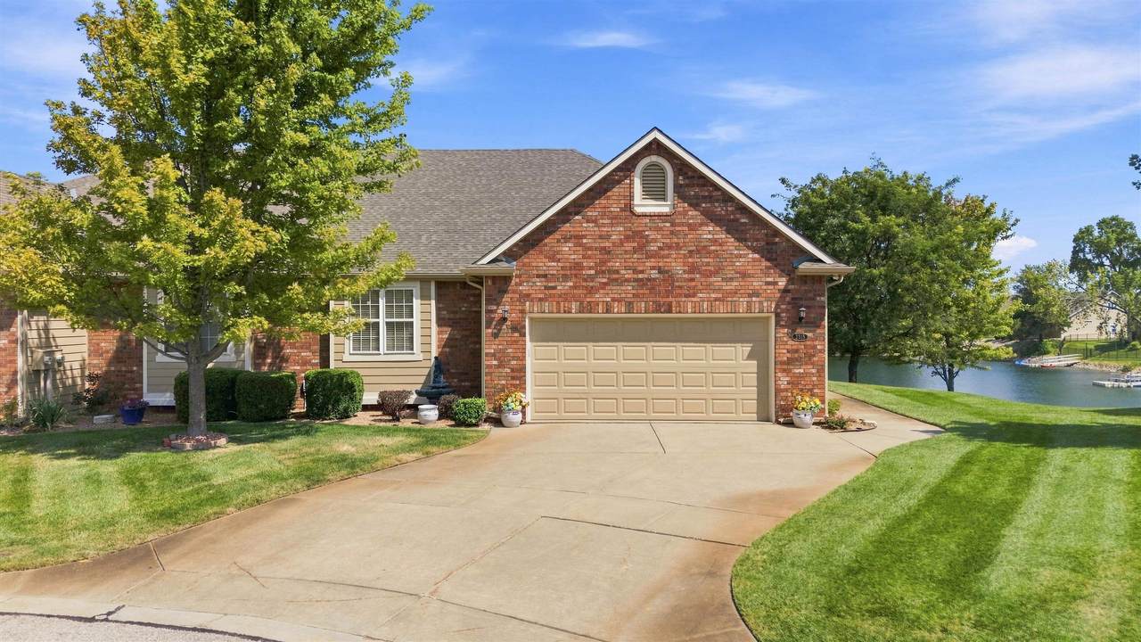 2315 Lakeway Ct - Photo 1