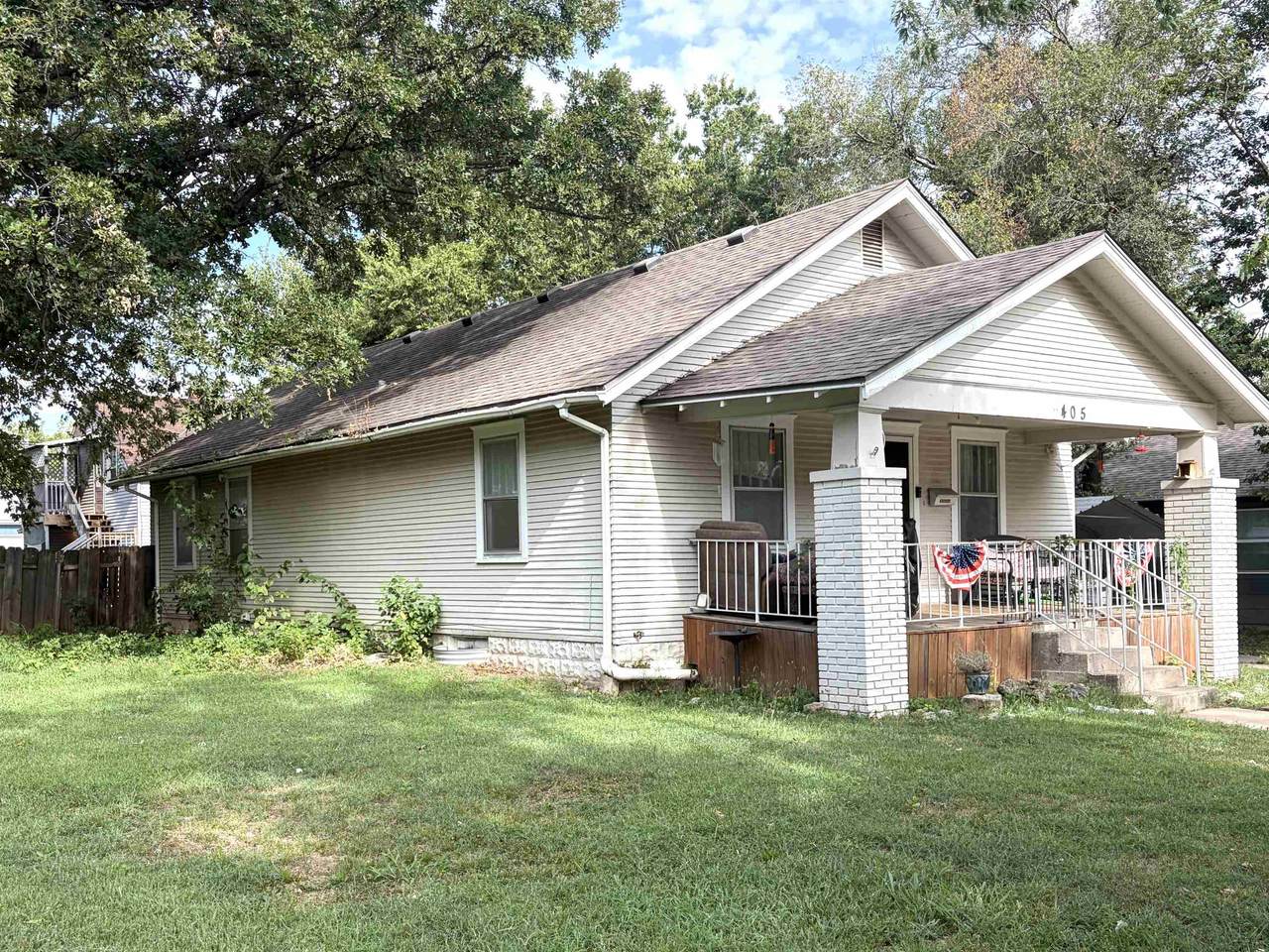 405 Atchison St - Photo 1