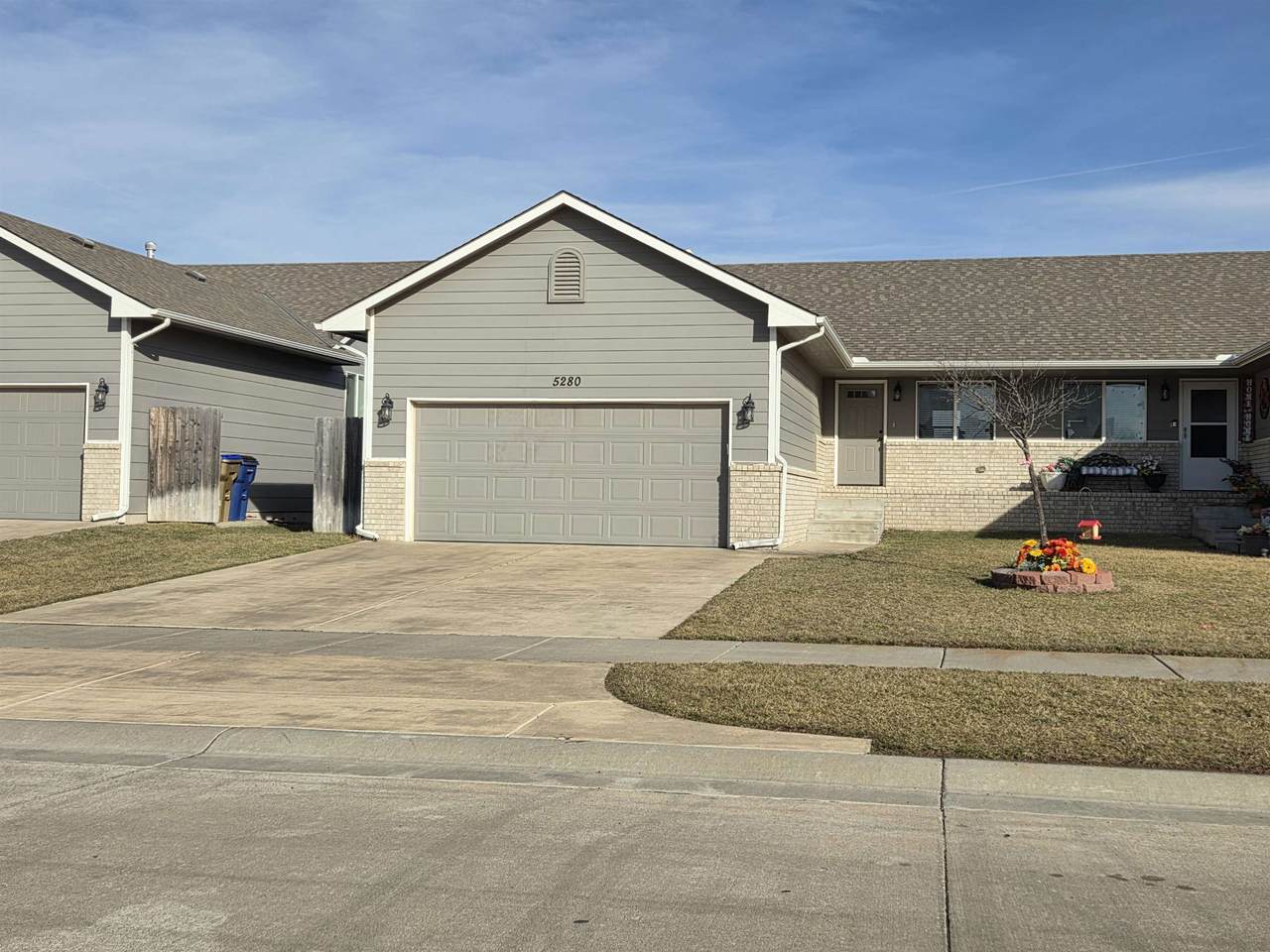 5278 Cypress Cir - Photo 1