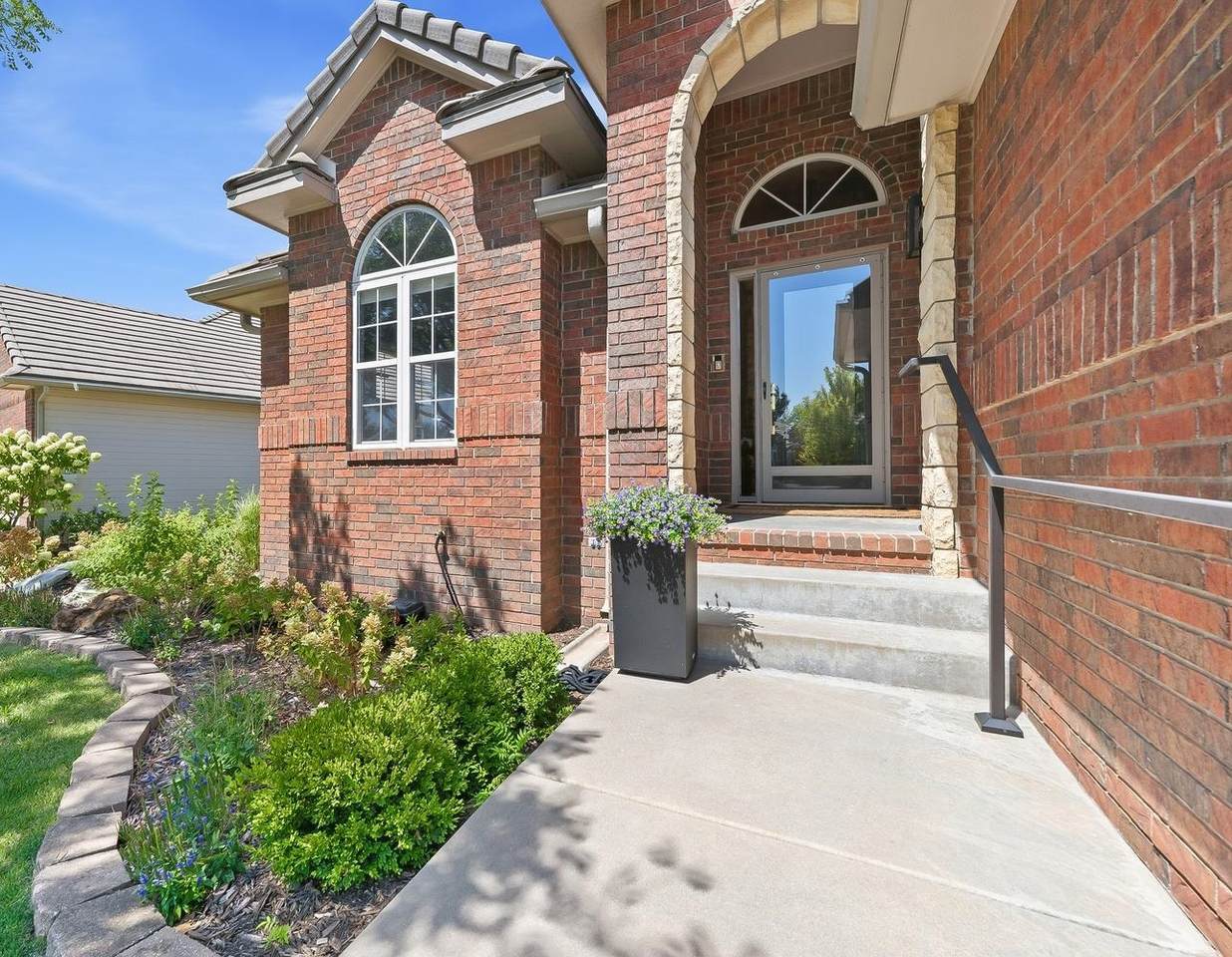 https://bt-photos.global.ssl.fastly.net/wichita/1280_boomver_1_678087-1.jpg
