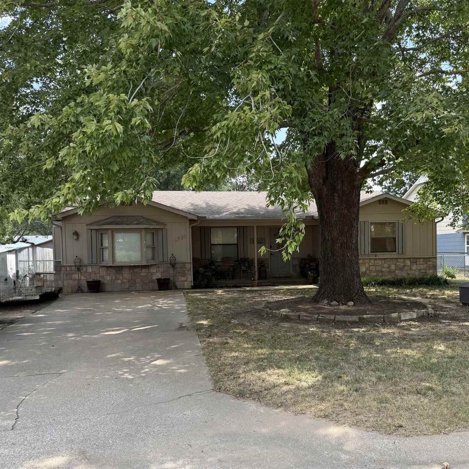 1720 11th - Photo 1