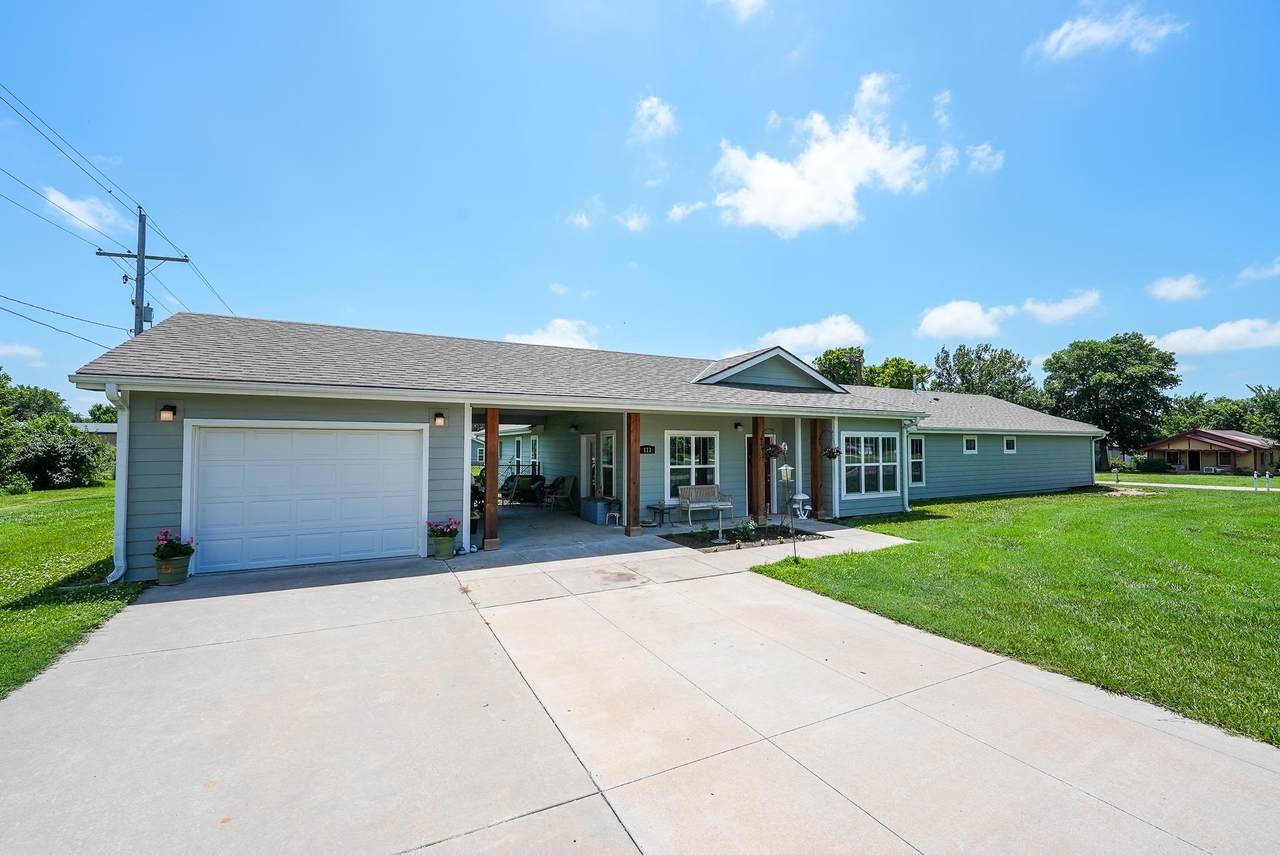 1108 Main - Photo 1