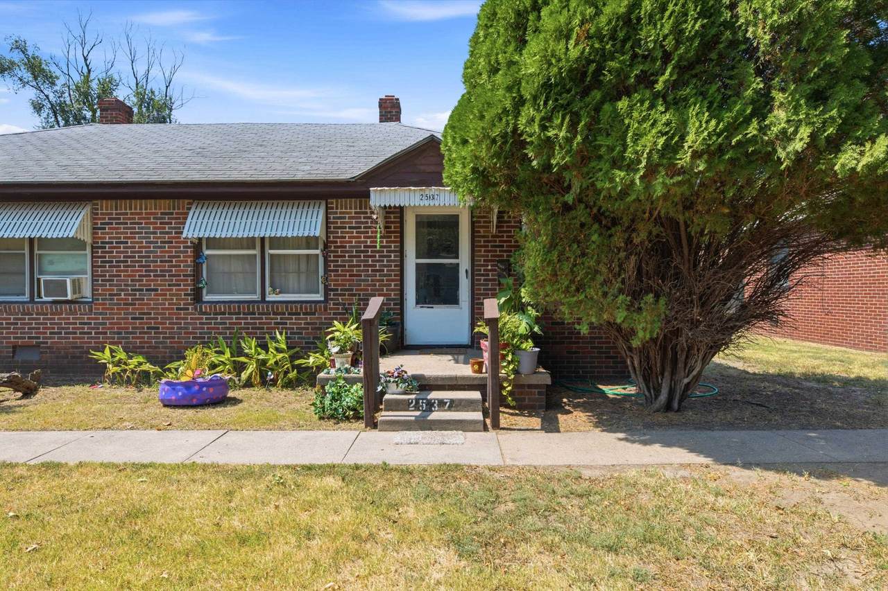 2537 Ellis Ave - Photo 1