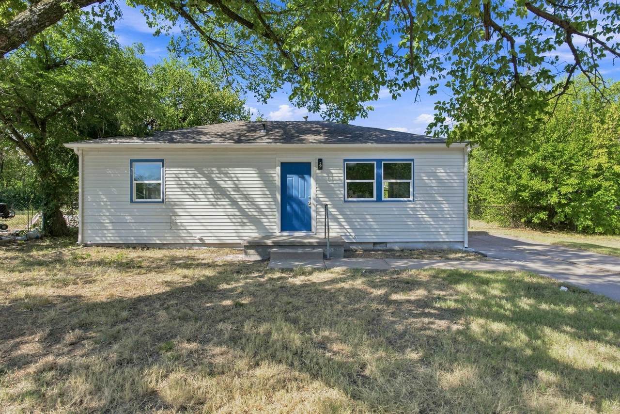 2525 Lorraine Ave - Photo 1