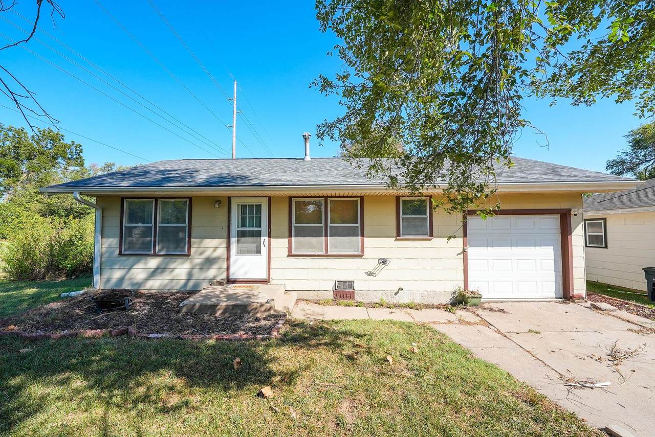 1624 Webb Ave - Photo 1