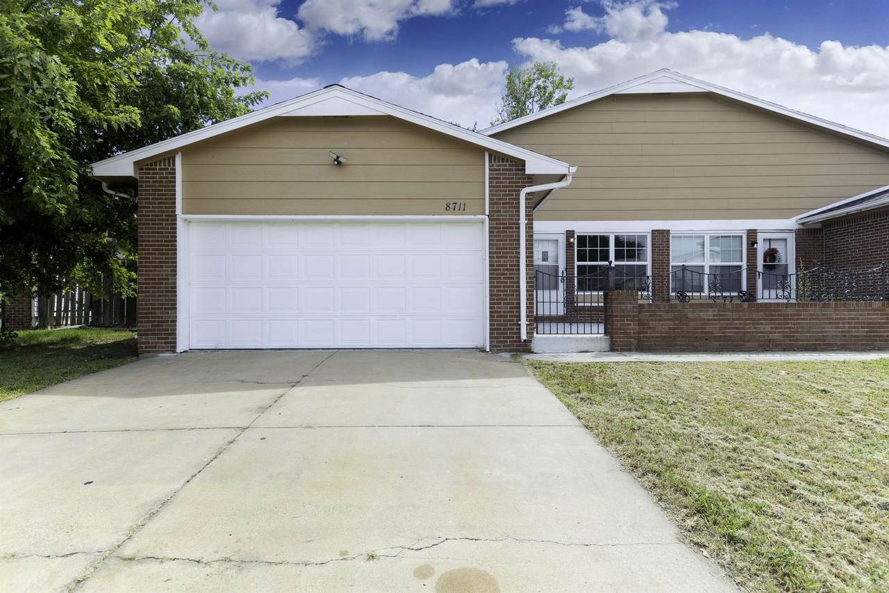 8709 Longlake Cir - Photo 1