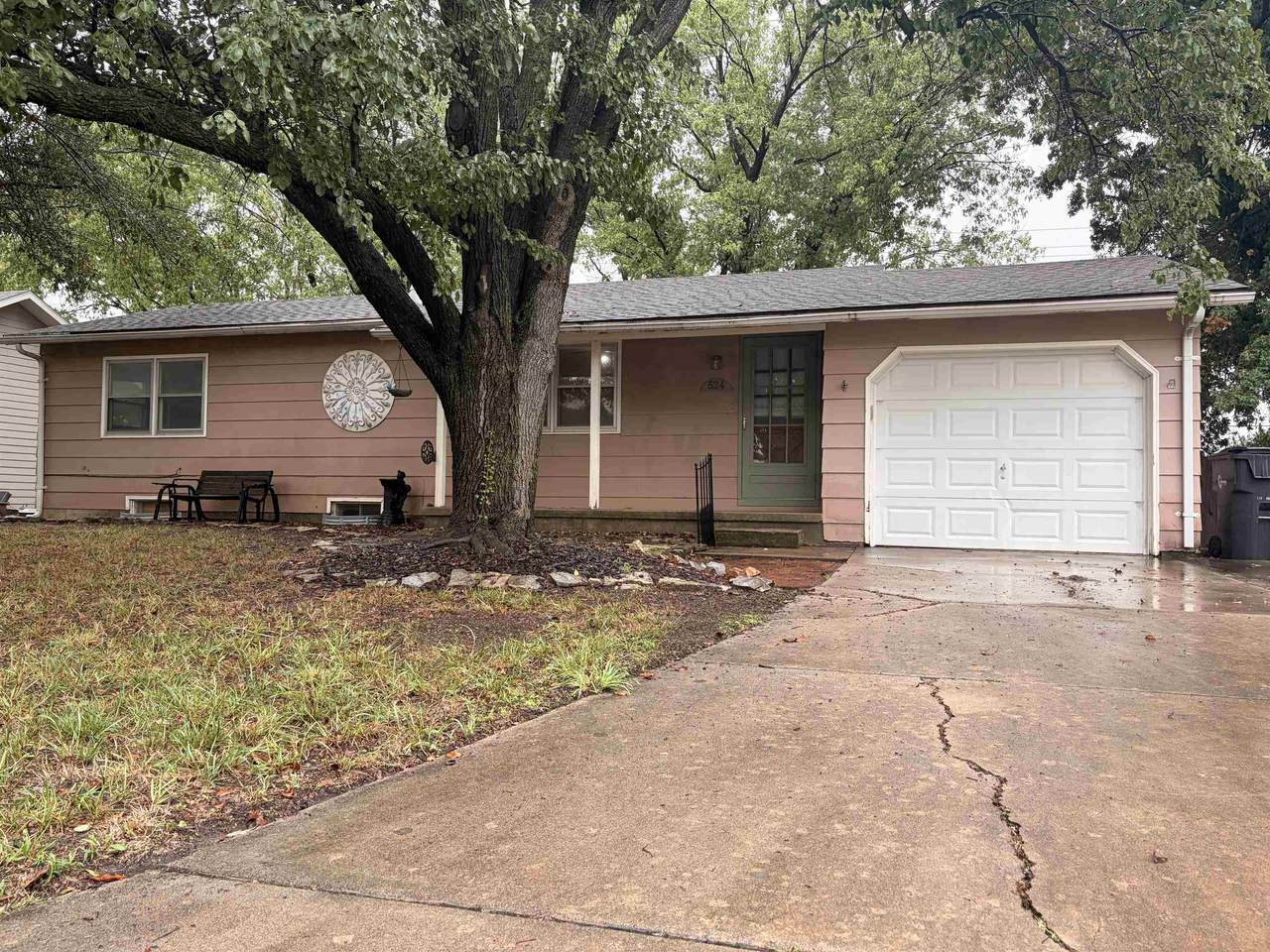 524 Meadowbrook Ct - Photo 1