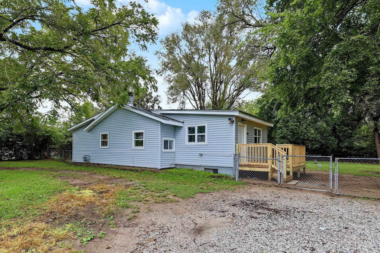 401 56th - Photo 1