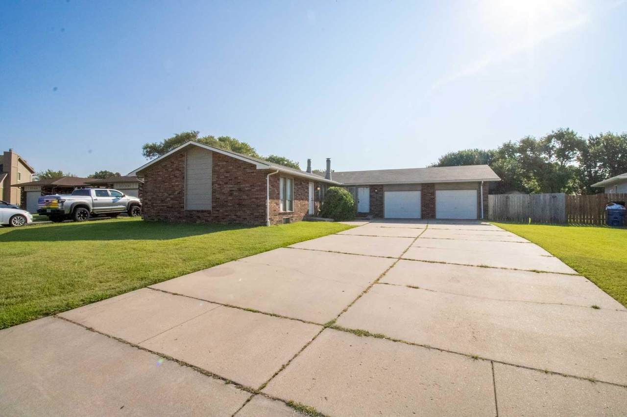 2130 White Oak Cir. - Photo 1