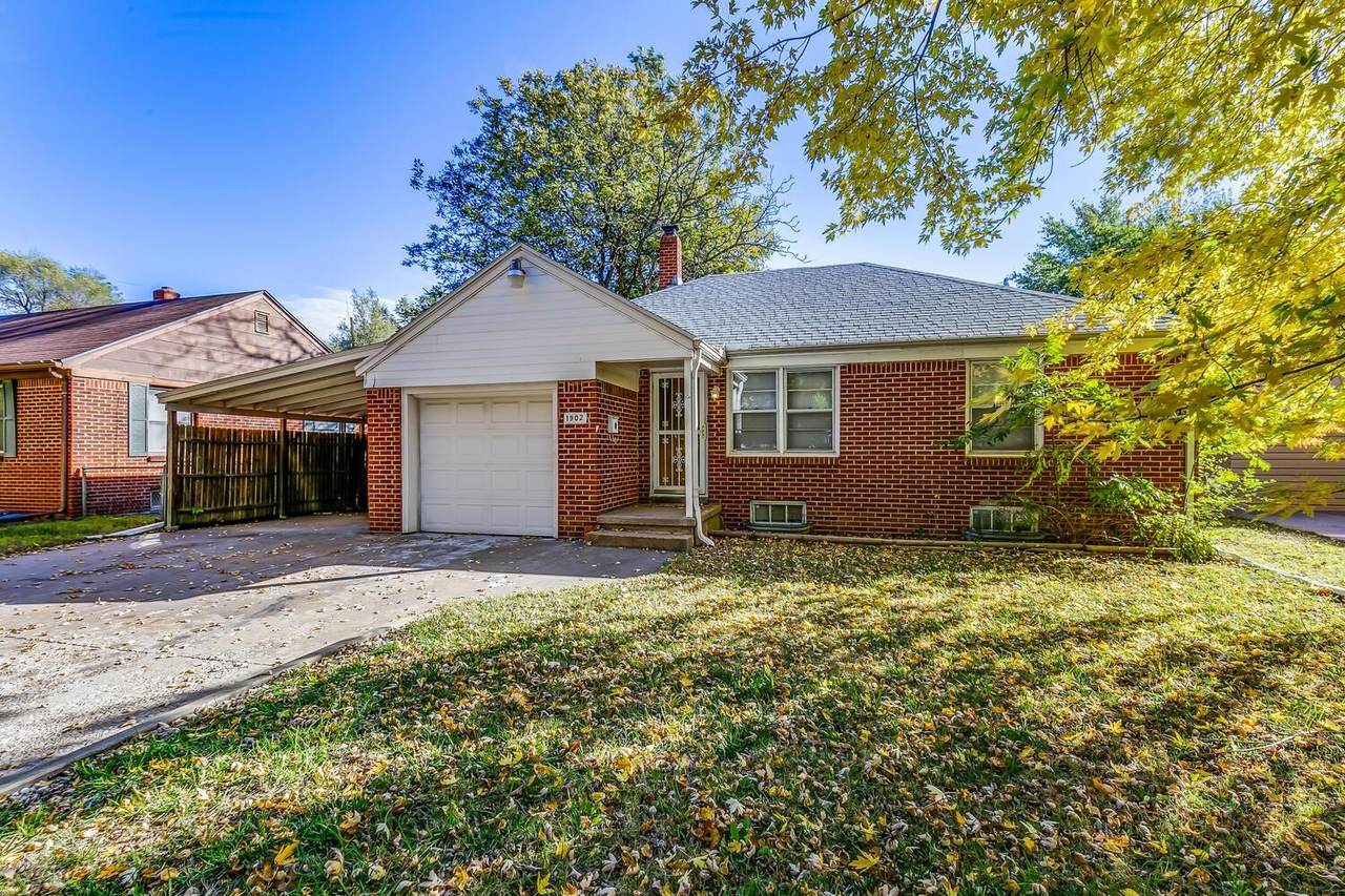 1902 Parkwood Ln - Photo 1