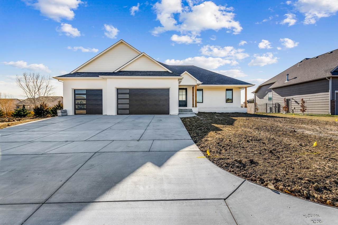 1613 Lakeside Dr - Photo 1