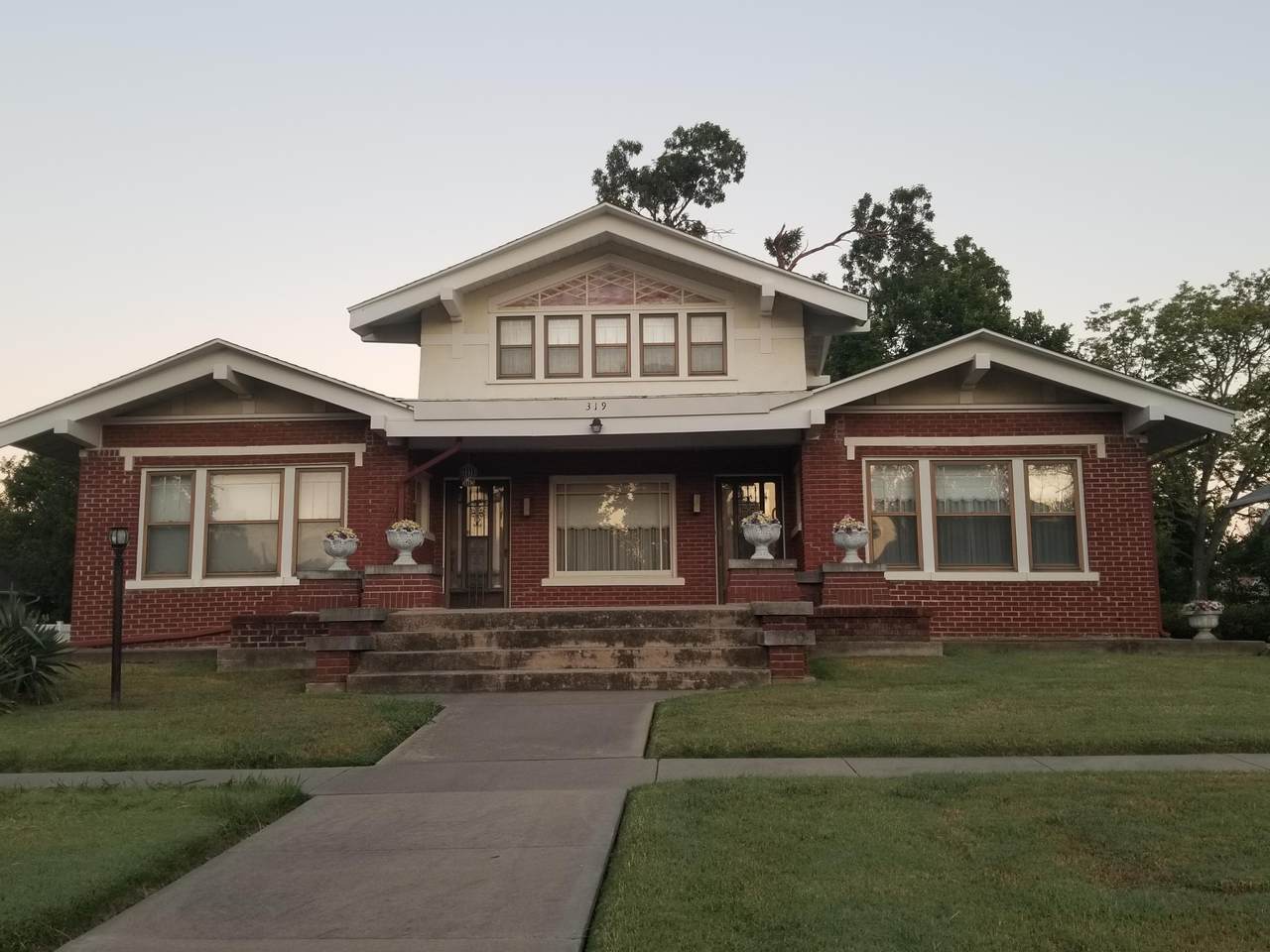 319 Myrtle St - Photo 1