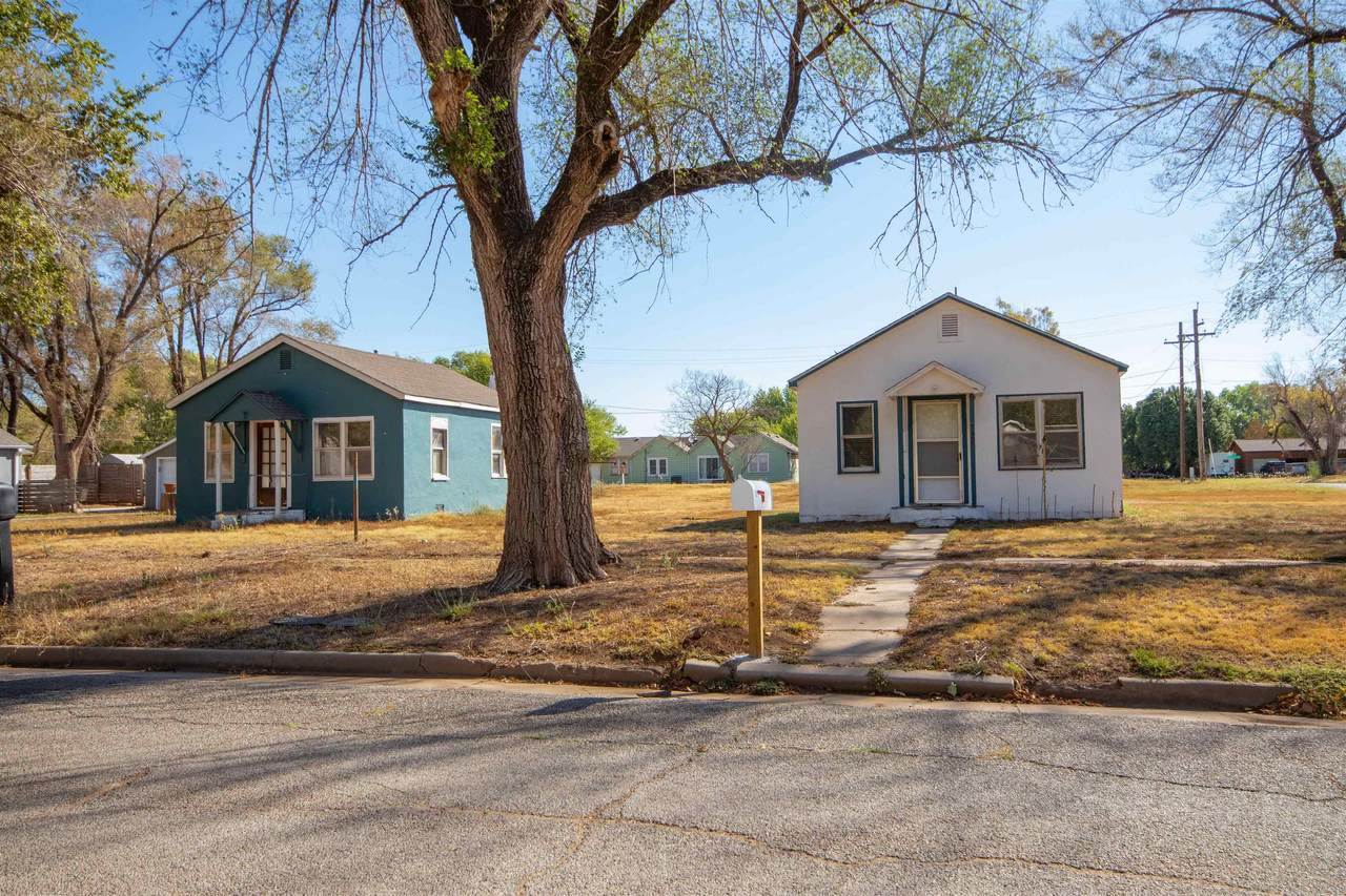 431 Lincoln Ave - Photo 1