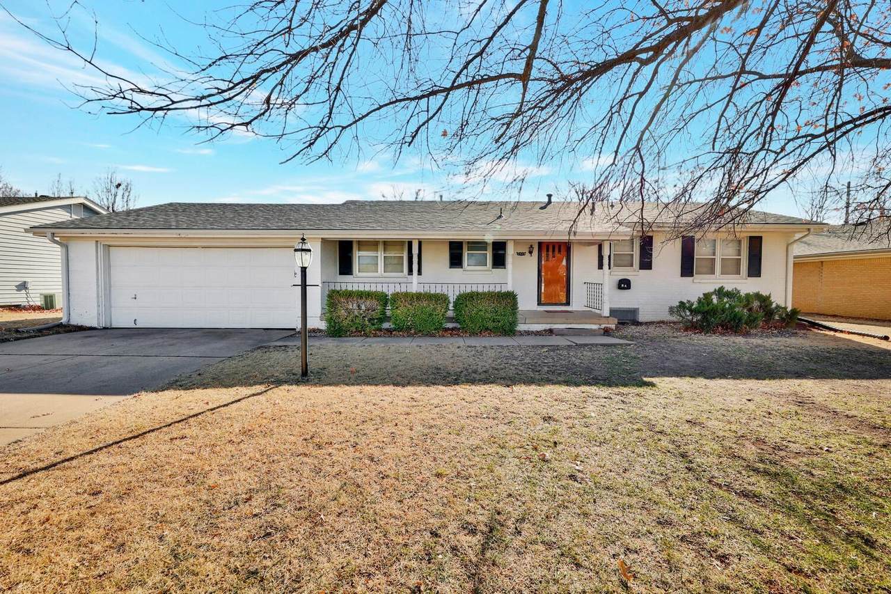 2324 Crest - Photo 1