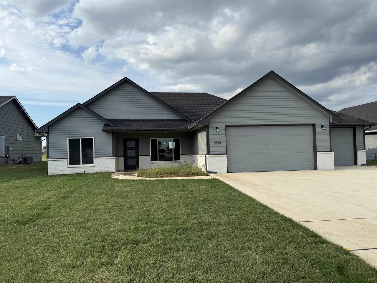 5534 42nd Street South - Photo 1