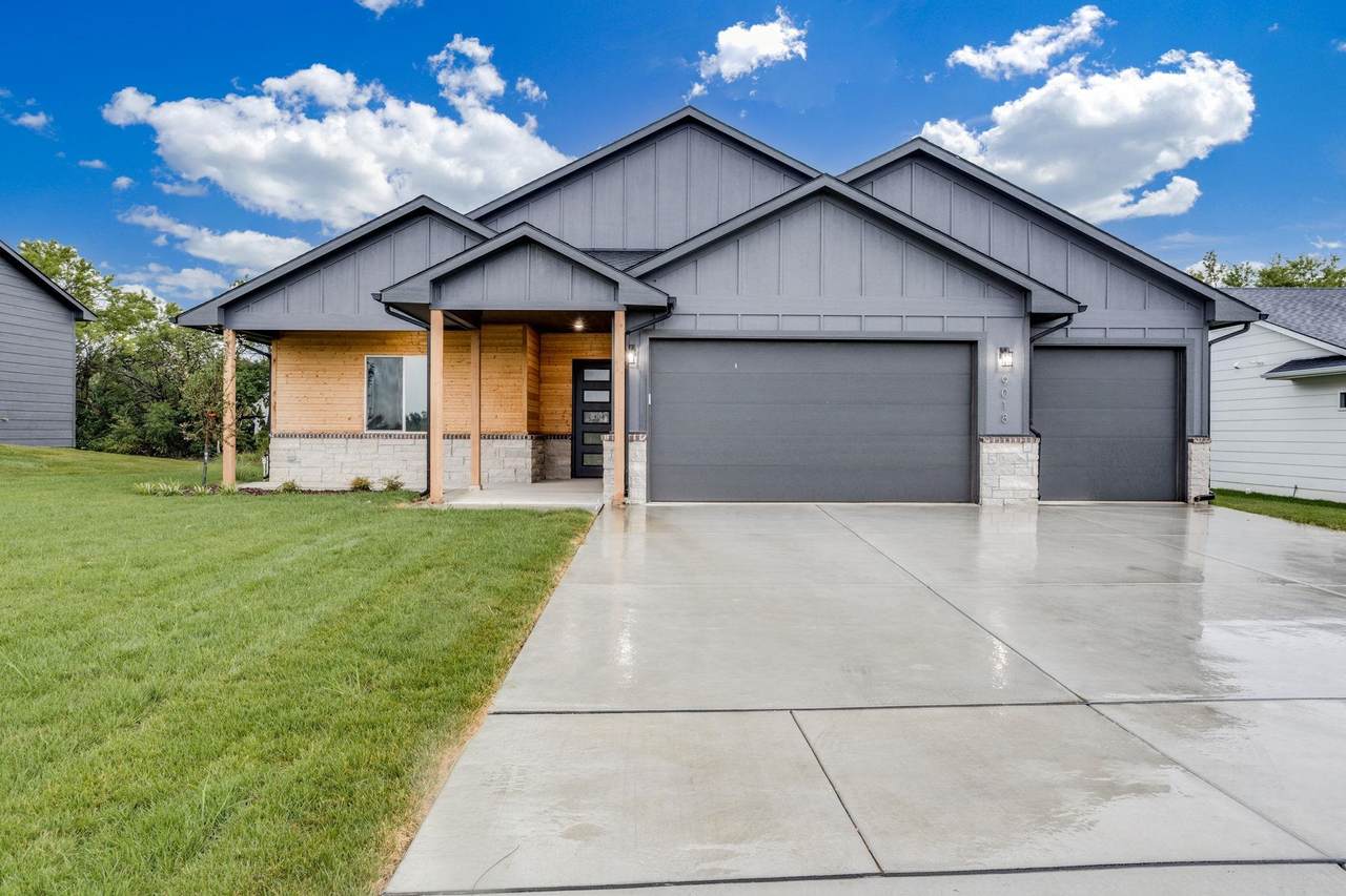 9018 33rd Cir S - Photo 1