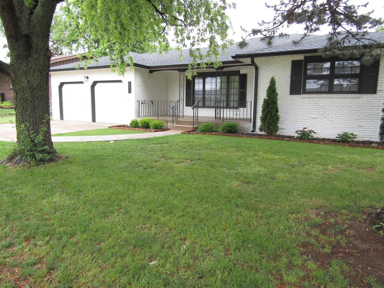 681 Starlight Dr - Photo 1