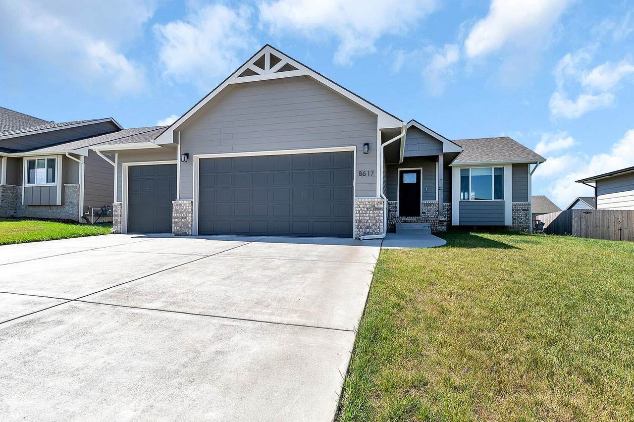 8617 Chris St - Photo 1