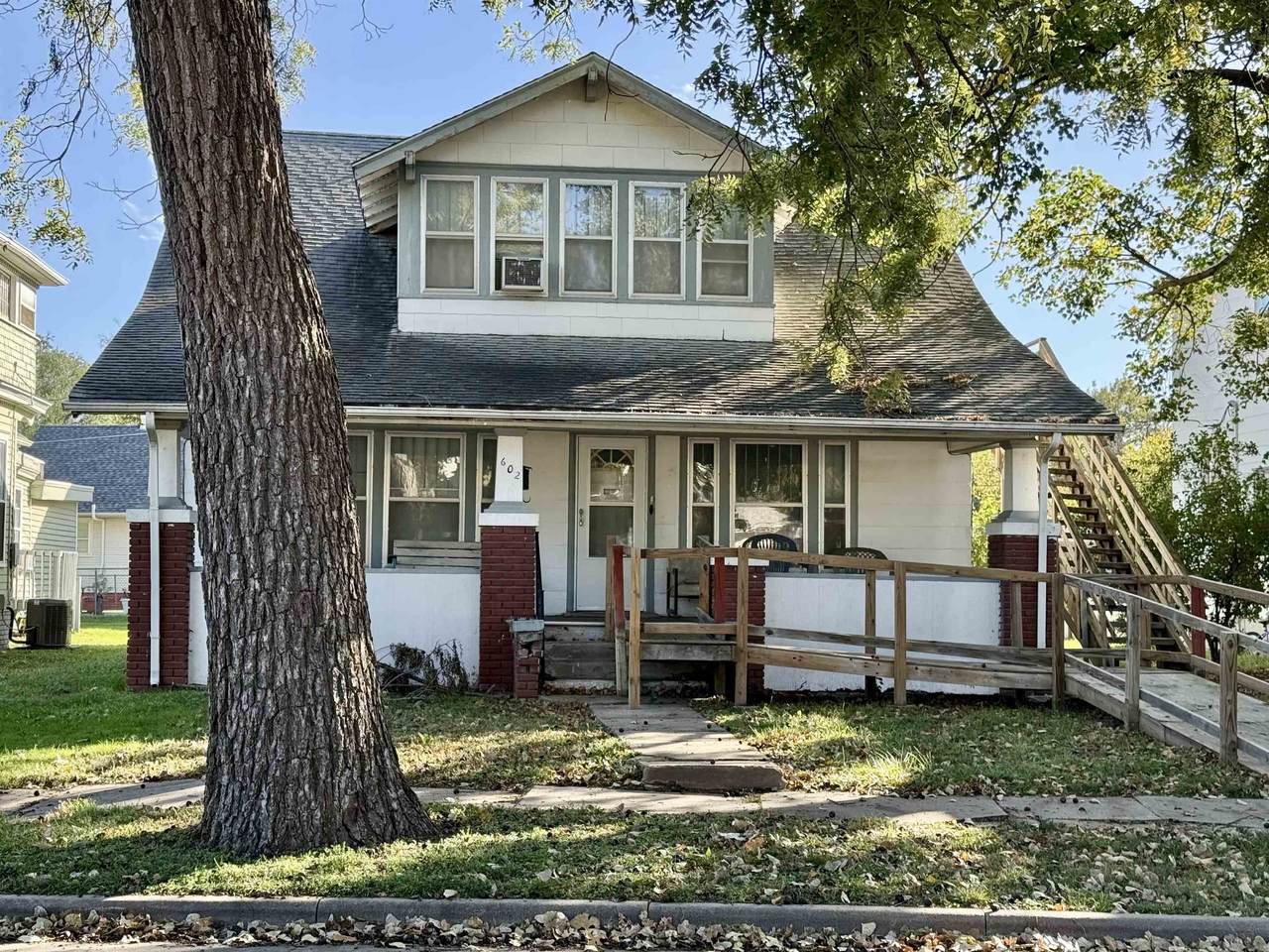 602-602 1/2 Gypsum Ave - Photo 1