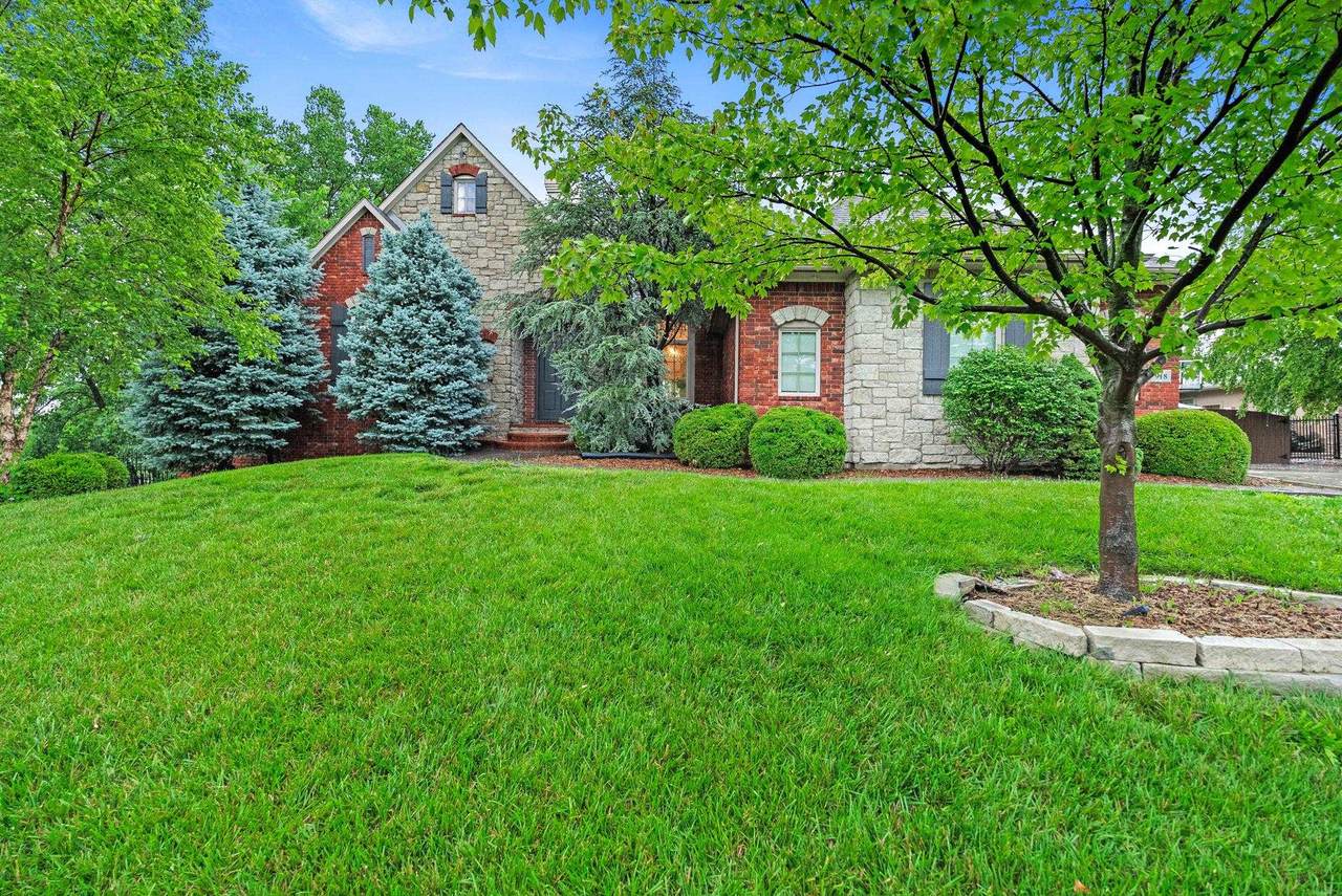 918 Lakecrest Dr - Photo 1