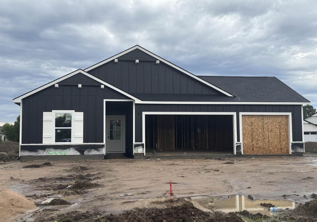 2227 Vintage Dr - Photo 1