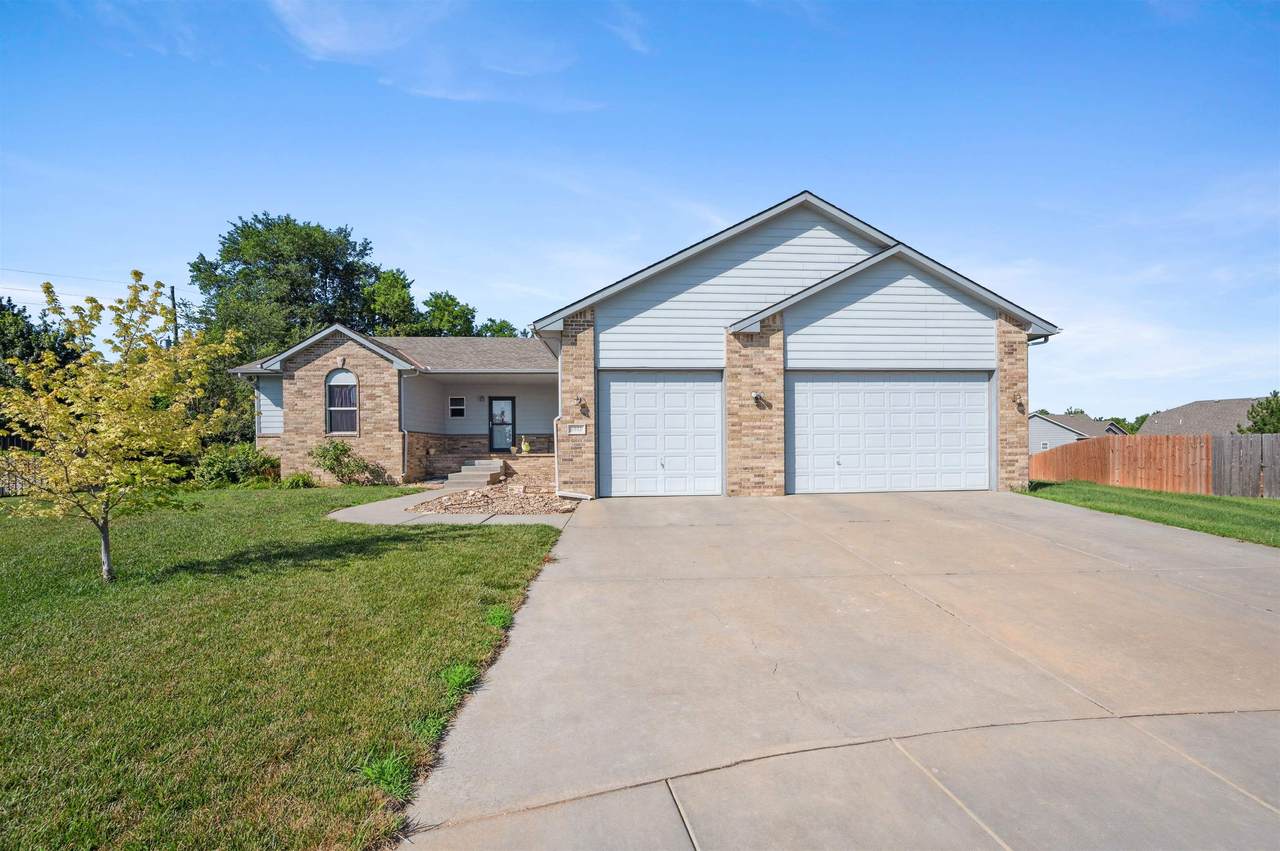 1911 Highridge Ct - Photo 1