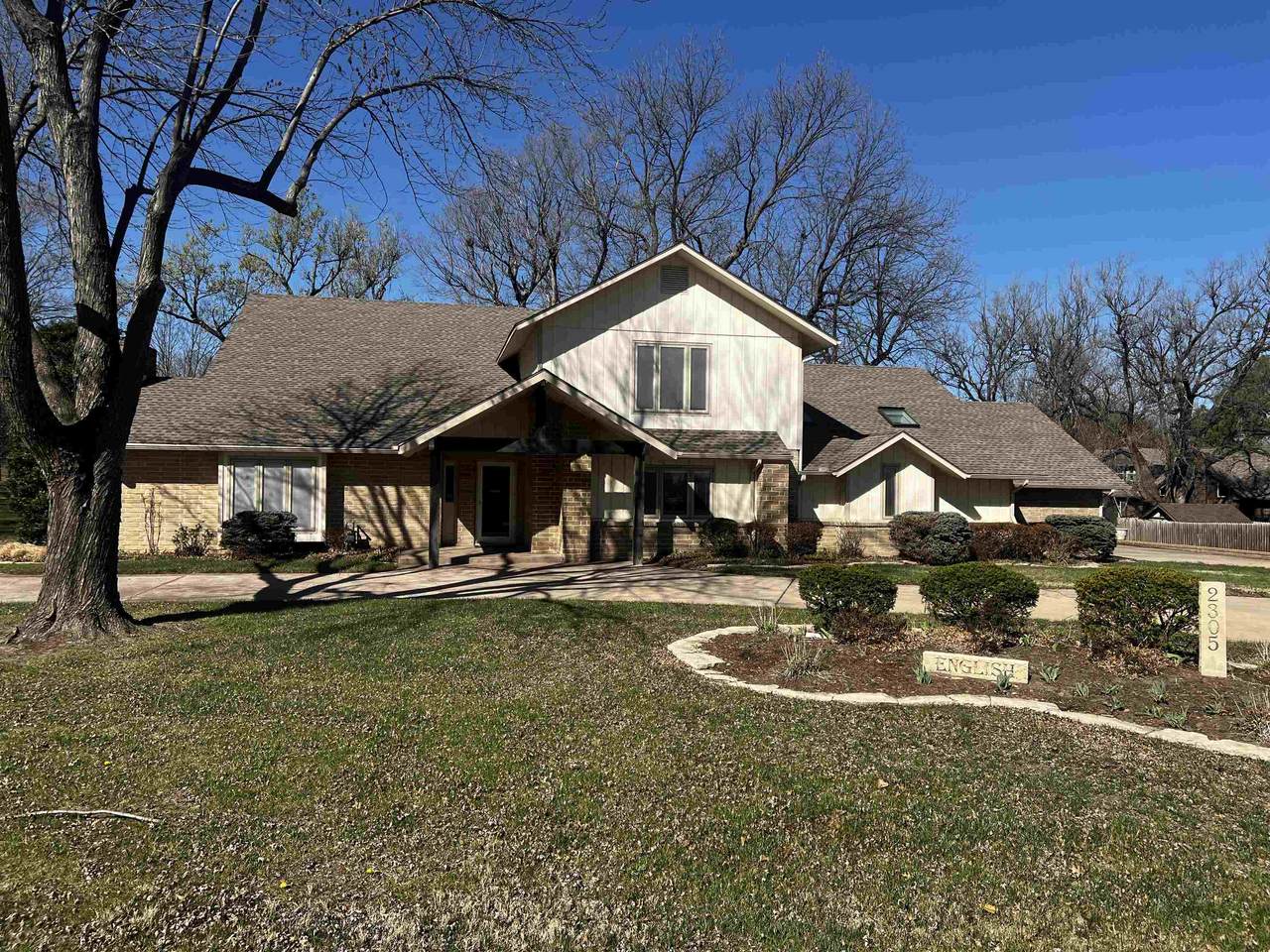 2305 Squirrel Run - Photo 1