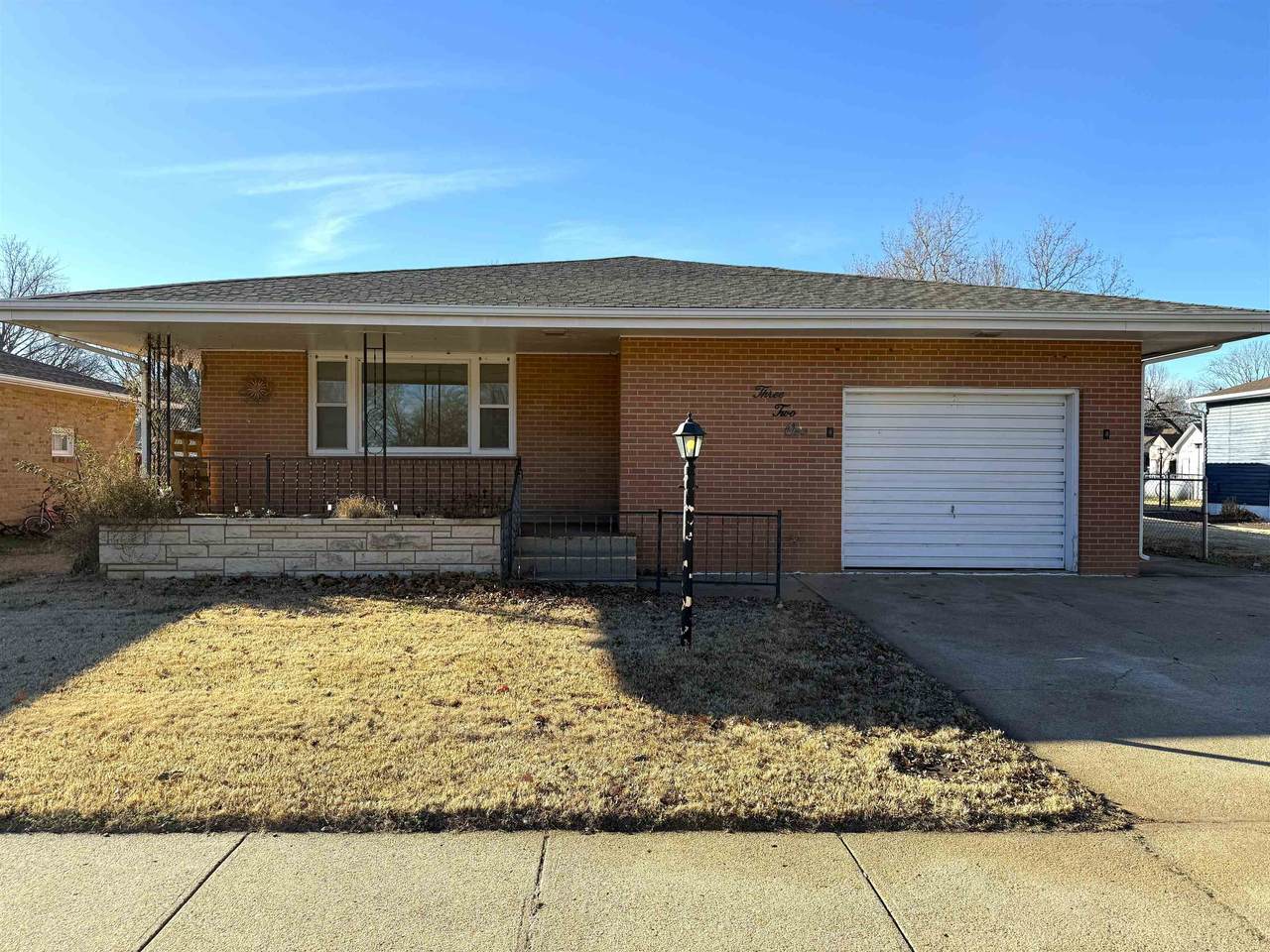 321 Nelson Street - Photo 1