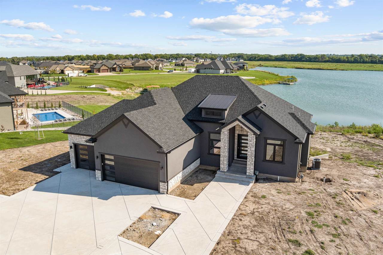 2905 Malibu Dr - Photo 1