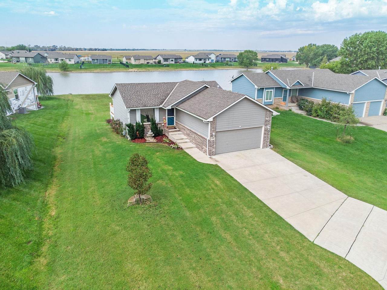 2103 Schoolhouse St - Photo 1