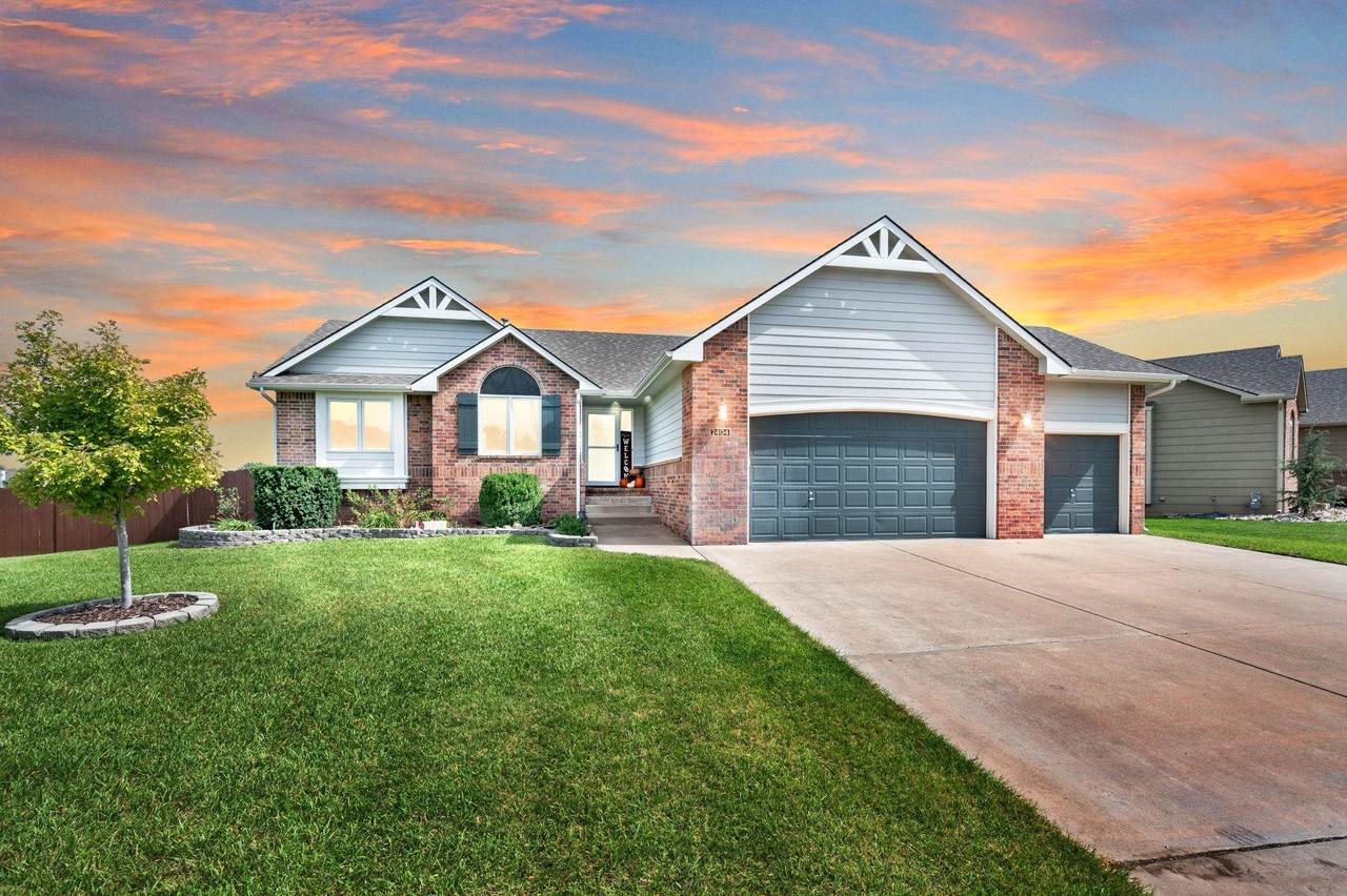 2404 Monument St - Photo 1