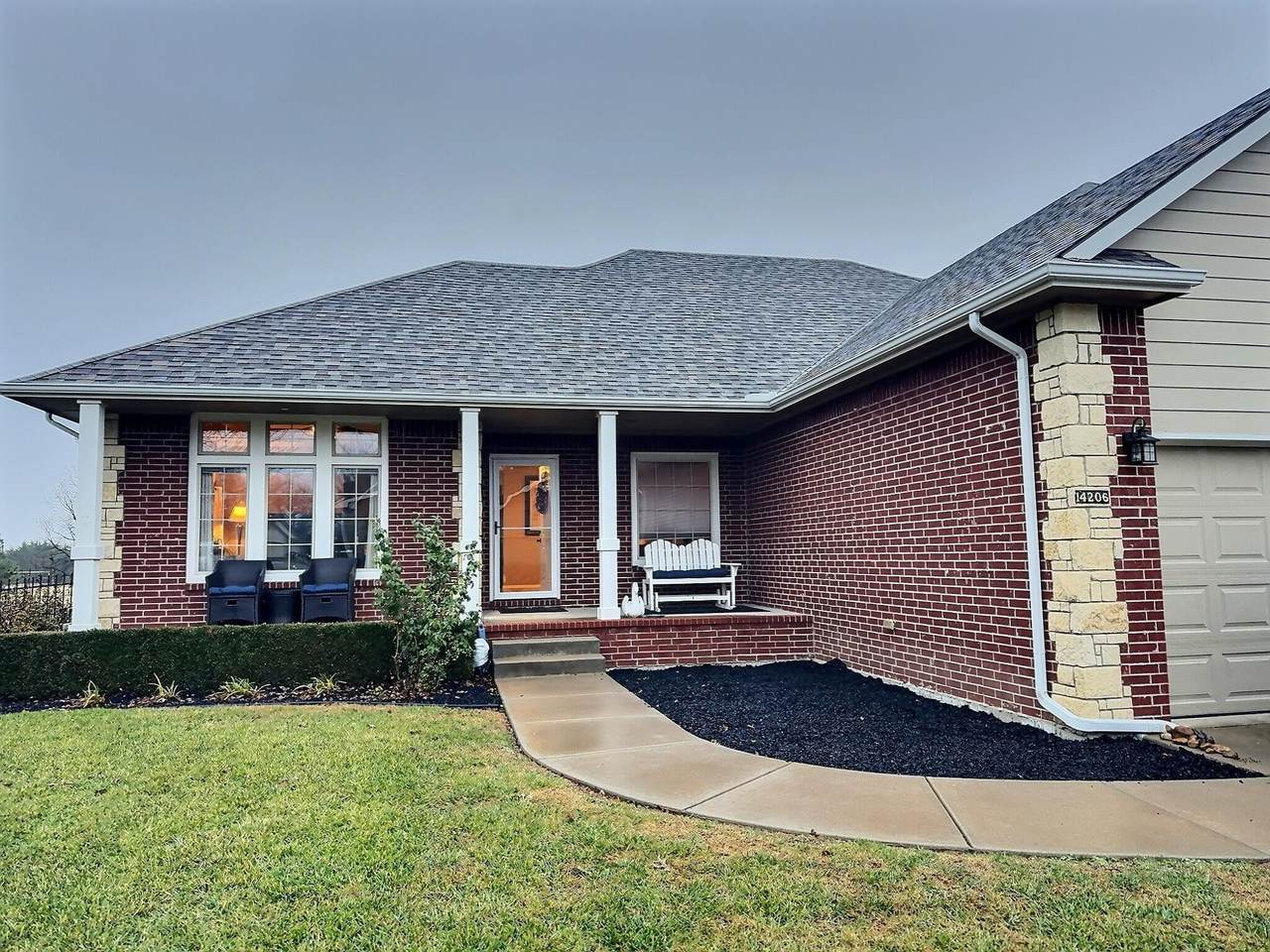 14206 Hawthorne St - Photo 1