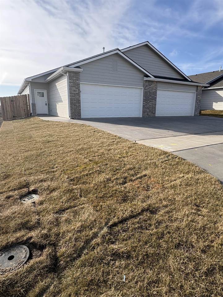 12821-12823 Blake St - Photo 1